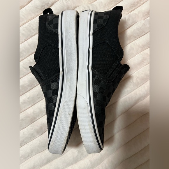 Vans - Picture 11 of 11